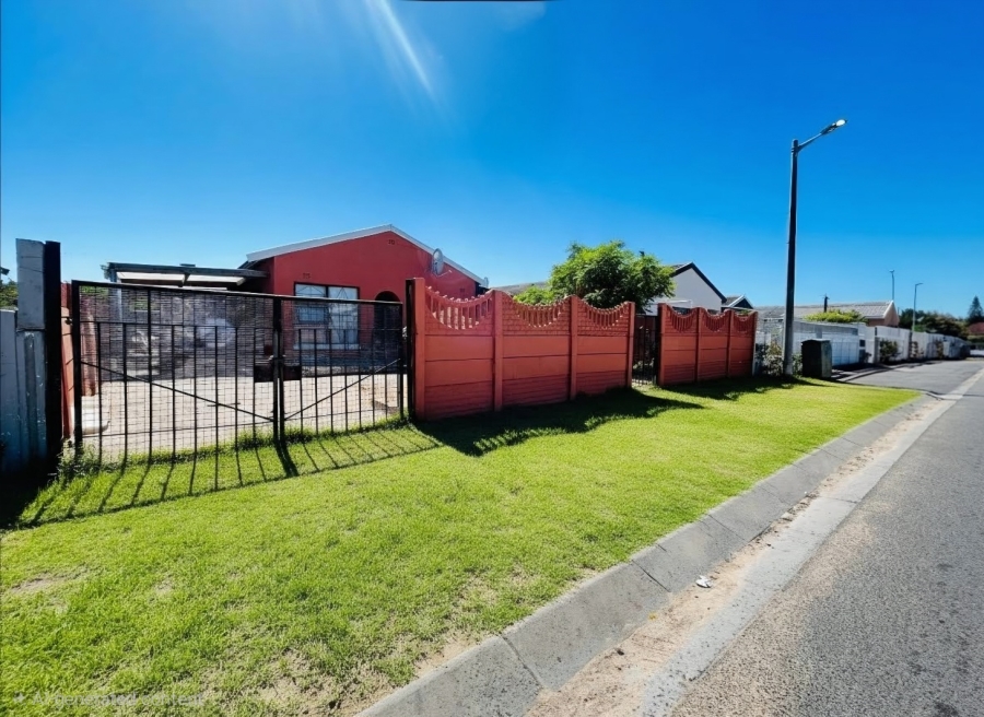 4 Bedroom Property for Sale in Eersterivier South Western Cape